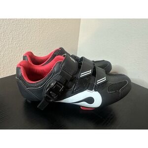 PELOTON womens cycling shoes sz 40 / US 9 w/ cleats